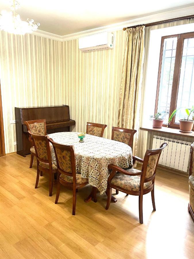 Apartment In The Center Of Erevan Esterno foto